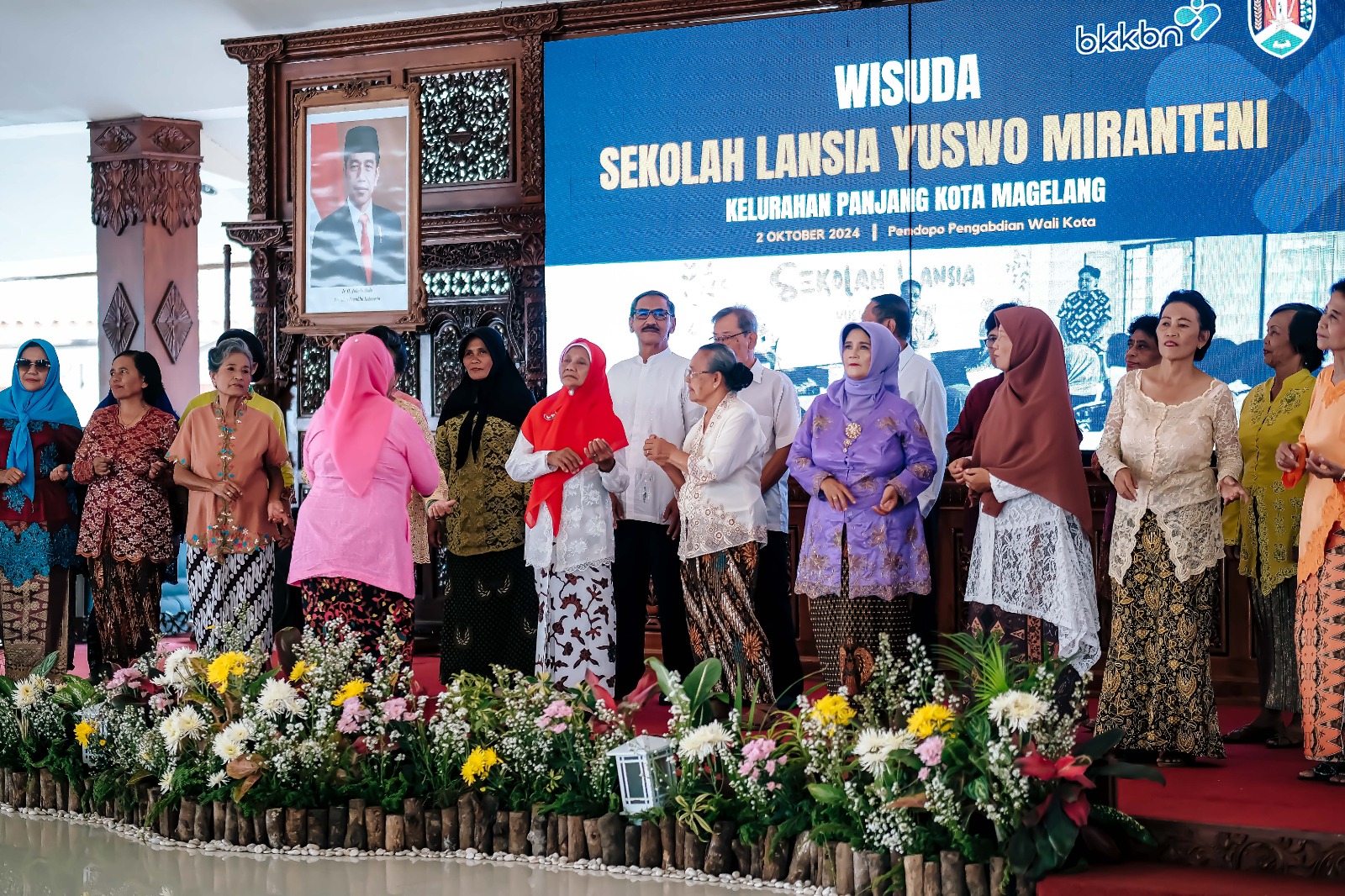 60 LANSIA KELURAHAN PANJANG IKUTI WISUDA SEKOLAH LANSIA